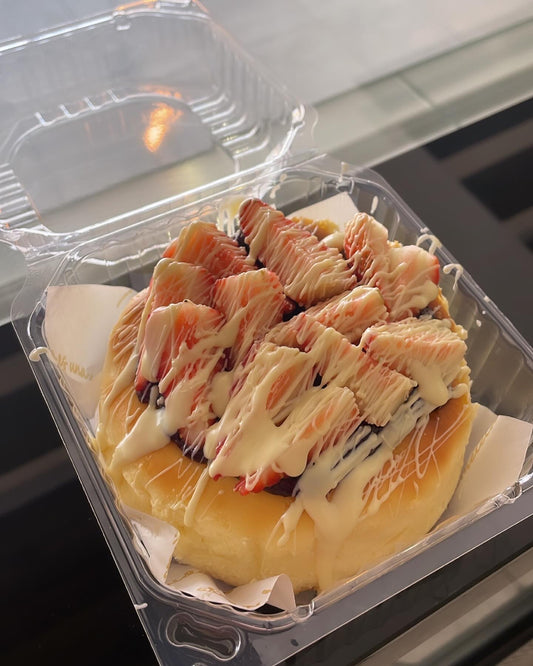 Cheesecake con fresas y chocolate blanco